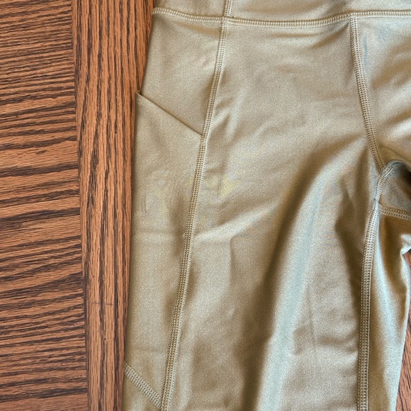 NWT Fabletics Shimmering Gold Oasis High Waisted Pocket 7/8 Leggings  Size XS - Picture 4 of 13